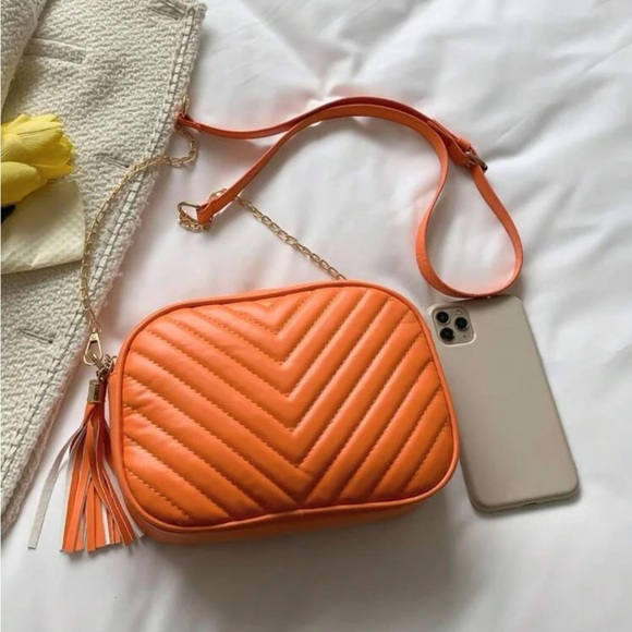 Luxe Vegan Leather Small chain crossbody shoulder bag - Picture 15 of 16